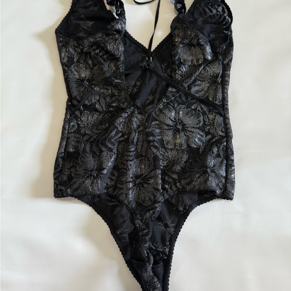Victoria’s Secret Black Lace Bodysuit with Chris cross back in size small - Picture 7 of 11